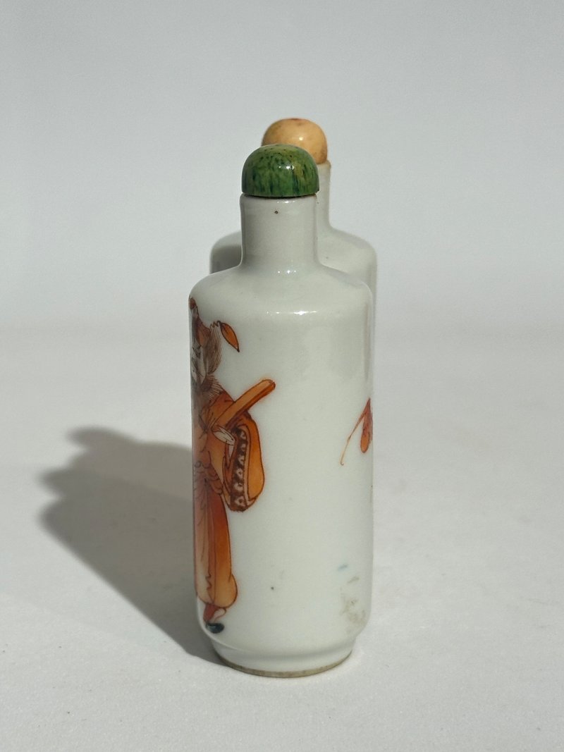 晚清至民國 瓷鼻煙壺四件 （藍）⌈乾隆年製⌋礬紅篆書款 | FOUR CERAMIC SNUFF BOTTLES - 图14