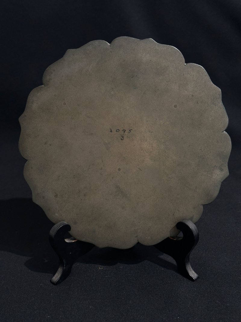 金或高麗 十二至十四世紀 ⌈佽非降蛟⌋八出菱口銅鏡 | A BRONZE OCTAFOIL-SHAPED 'CIFEI' MIRROR - 图3