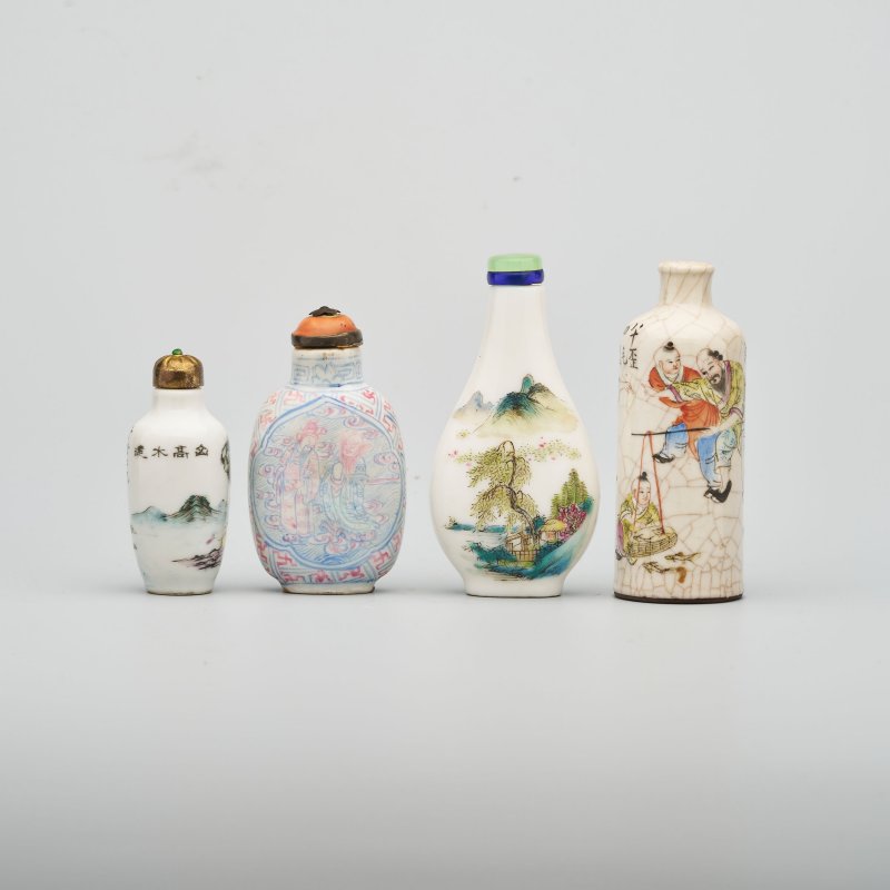 晚清至二十世紀中期 黃地粉彩鼻煙壺四件、粉彩鼻煙壺四件 （黃地其三）⌈乾隆年製⌋礬紅楷書款；（人物）⌈道光年製⌋礬紅篆書款、（嬰戲）⌈乾隆年製⌋礬紅楷書款、（柳）⌈嘉慶年製⌋礬紅篆書款 | EIGHT FAMILLE ROSE SNUFF BOTTLES - 图60