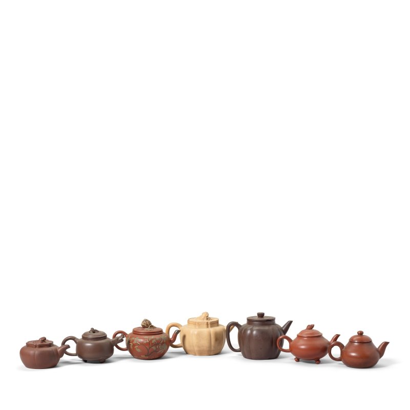 清及二十世紀 宜興段泥壺一組七件 | A GROUP OF SEVEN YIXING TEAPOTS - 图3