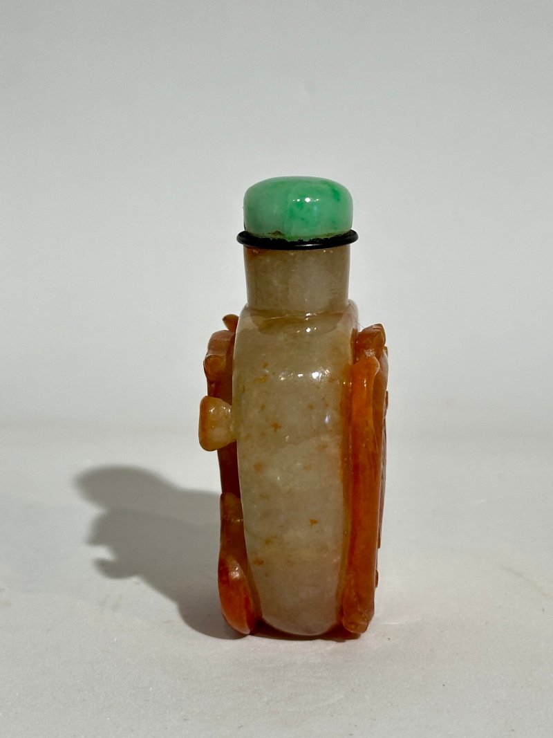 晚清 翡翠帶皮嵌孔雀石龍紋鼻煙壺、翡翠蓋 | A JADEITE SNUFF BOTTLE WITH MALACHITE - 图7