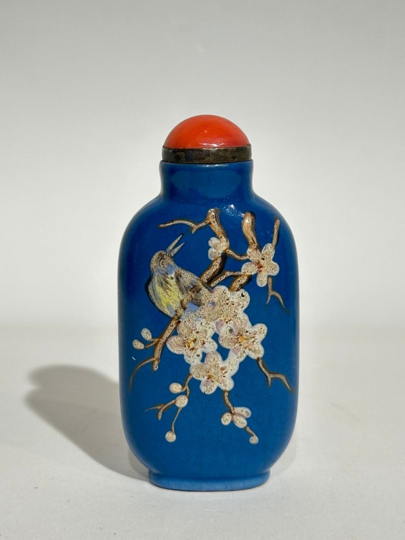 清十九世紀 藍地粉彩宜興⌈喜上眉梢⌋鼻煙壺 | AN ENAMELLED YIXING 'MAGPIE AND PRUNUS' SNUFF BOTTLE - 图10