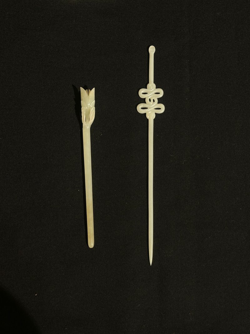 清十九世紀 青白玉耳挖簪、花頭簪二枚 | TWO GREENISH WHITE JADE HAIR PINS - 图14