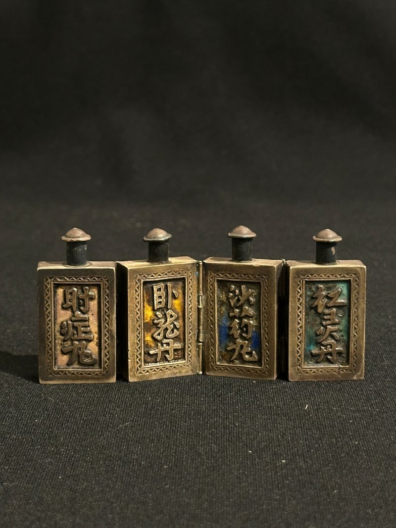 晚清 銀胎燒藍扳指、聯體藥瓶二件 （扳指）及盒 | A SILVER AND ENAMEL ARCHER'S RING AND MEDICINE BOTTLE - 图3