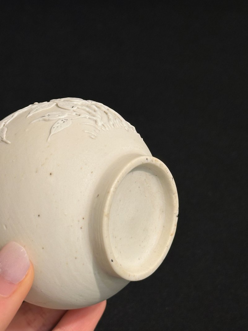 民國 澀胎石榴紋瓶 | A BISCUIT PORCELAIN 'POMEGRANATE' VASE - 图3