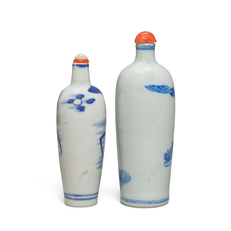 清 一八零零至一八八零年 青花鼻烟壺兩件 | TWO BLUE AND WHITE SNUFF BOTTLES - 图2