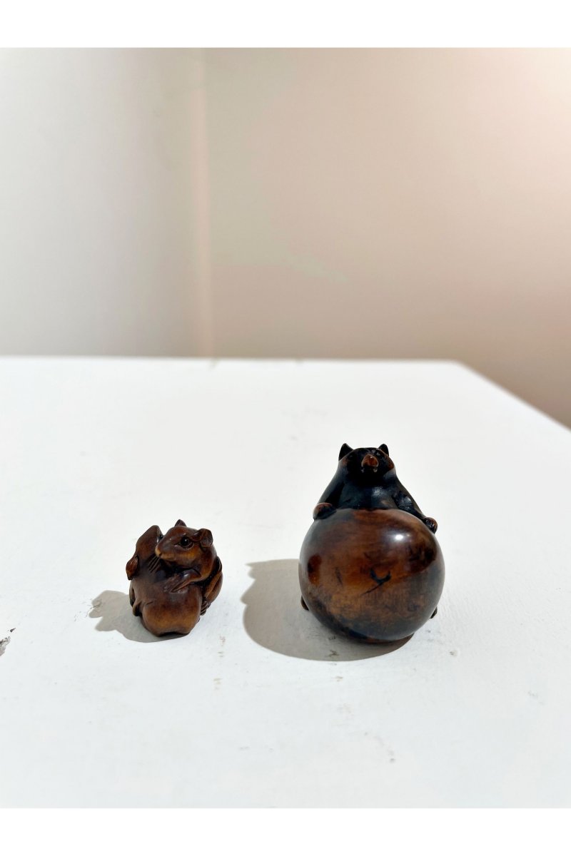Signed Gyokumin [玉民] and Hironaka [宏中], 19th/20th century TWO BOXWOOD NETSUKE OF A TANUKI AND TWO RATS - 图18
