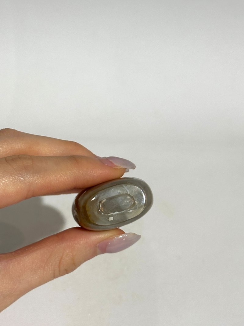 十九/二十世紀 燈心草瑪瑙、纏絲瑪瑙鼻煙壺三件 | A MACARONI AND TWO BANDED AGATE SNUFF BOTTLES - 图19