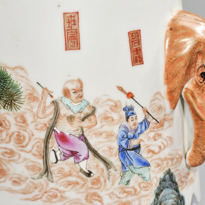 民国 粉彩人物故事象耳尊 - 图7
