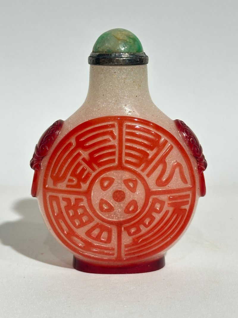 十九/二十世紀 霏雪地套紅玻璃鼻煙壺四件 | FOUR RED OVERLAY GLASS SNUFF BOTTLES - 图7