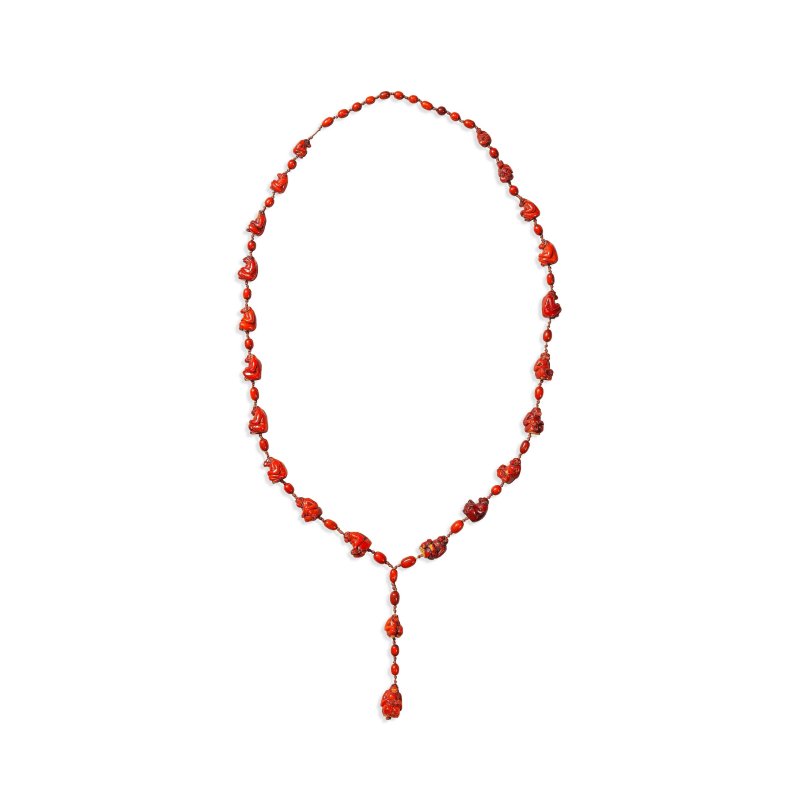 約一九一零年 琥珀猴串珠 | A CARVED AMBER 'MONKEY' NECKLACE