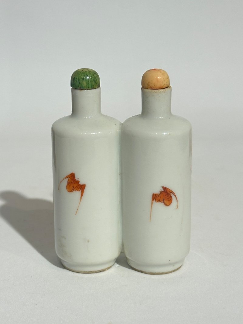 晚清至民國 瓷鼻煙壺四件 （藍）⌈乾隆年製⌋礬紅篆書款 | FOUR CERAMIC SNUFF BOTTLES - 图15