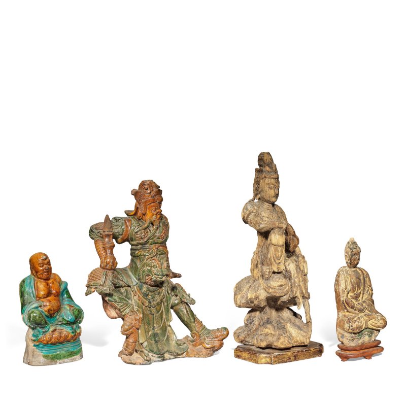 明至清 黃綠釉像兩件及木雕佛像兩件 | TWO GREEN AND YELLOW GLAZED FIGURES AND TWO CARVED WOOD FIGURES OF BUDDHA - 图2
