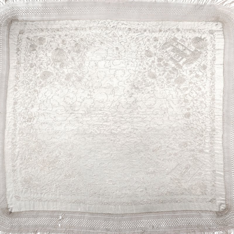 十九世紀 牙白地緞綉掛蓋 | AN IVORY SILK CANTON COVERLET