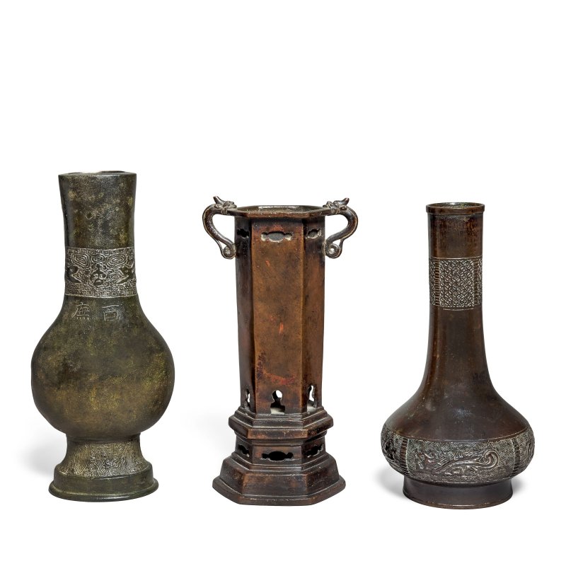明 銅瓶一組三件 | A GROUP OF THREE BRONZE VASES - 图5