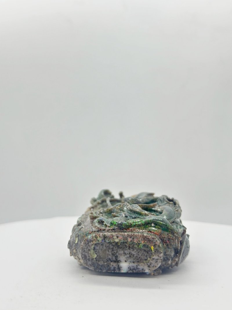 二十世紀 澳寶龍紋鼻煙壺、珊瑚蓋 | A BOULDER OPAL 'DRAGON' SNUFF BOTTLE - 图5