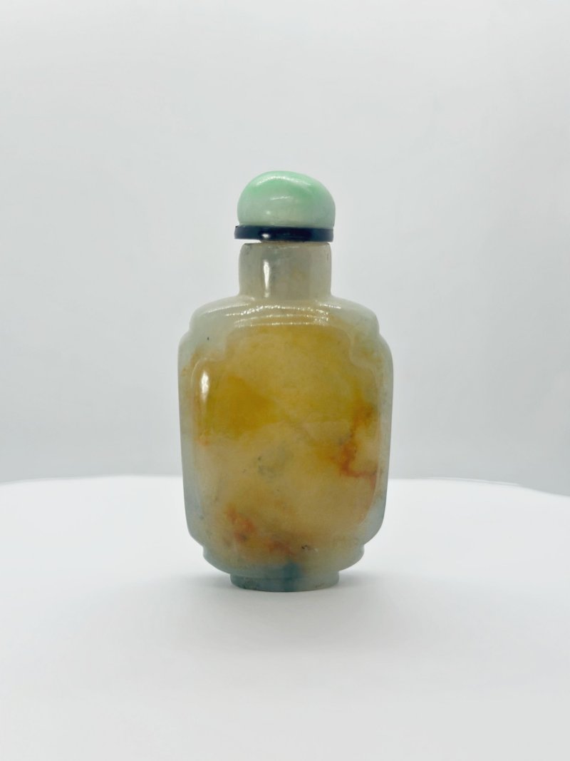 晚清 翡翠光素鼻煙壺、翡翠蓋 | A RUSSET AND GREEN JADEITE SNUFF BOTTLE - 图7