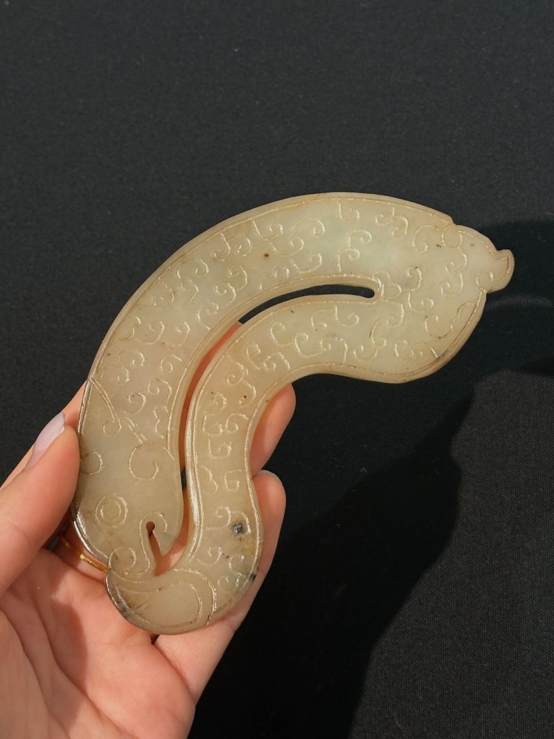 十九/二十世紀 仿古玉器三件 （其一）及盒 | THREE ARCHAISTIC JADE PIECES - 图7
