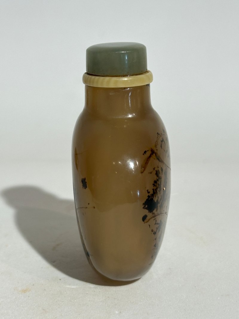 清十九世紀 水藻瑪瑙、纏絲瑪瑙、影瑪瑙鼻煙壺四件 | FOUR AGATE SNUFF BOTTLES - 图7