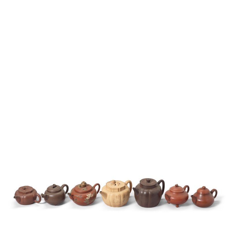 清及二十世紀 宜興段泥壺一組七件 | A GROUP OF SEVEN YIXING TEAPOTS - 图4
