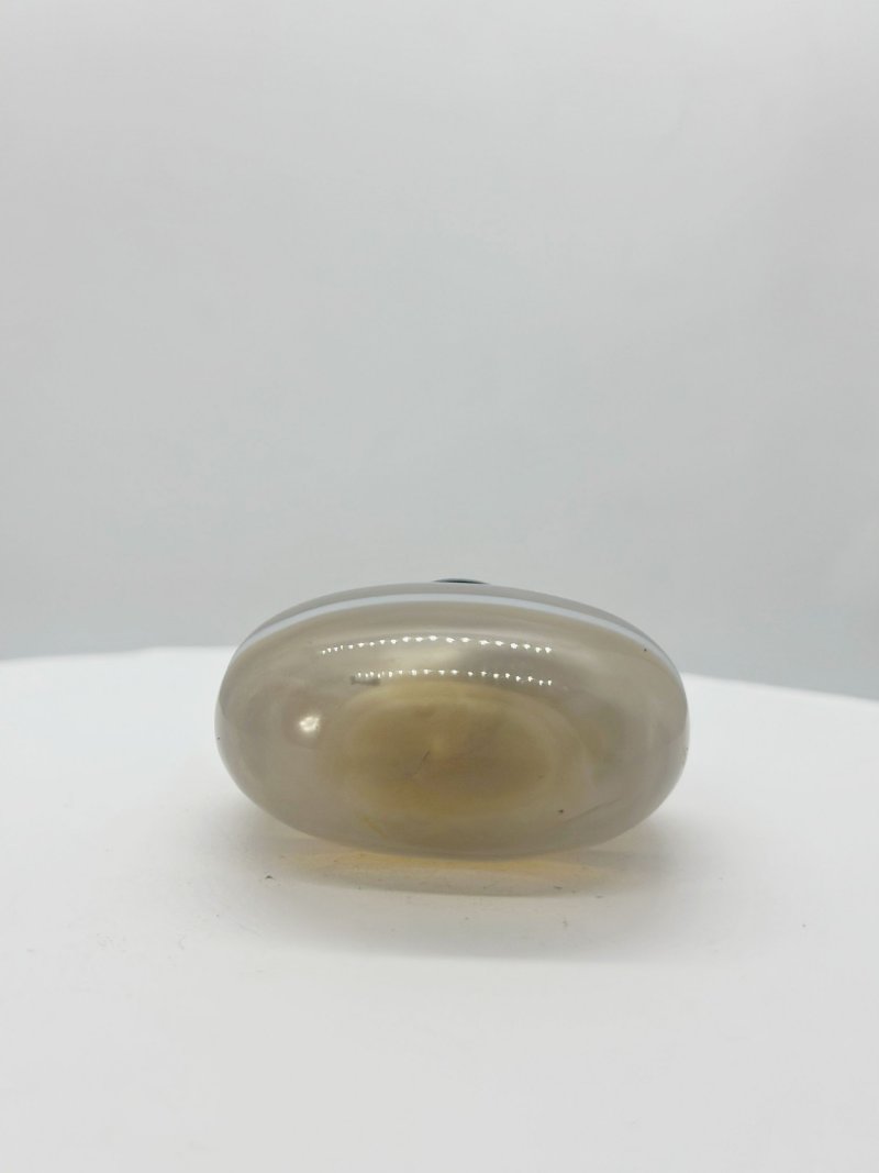 清十八/十九世紀 玉帶瑪瑙鼻煙壺 | A BANDED AGATE SNUFF BOTTLE - 图5