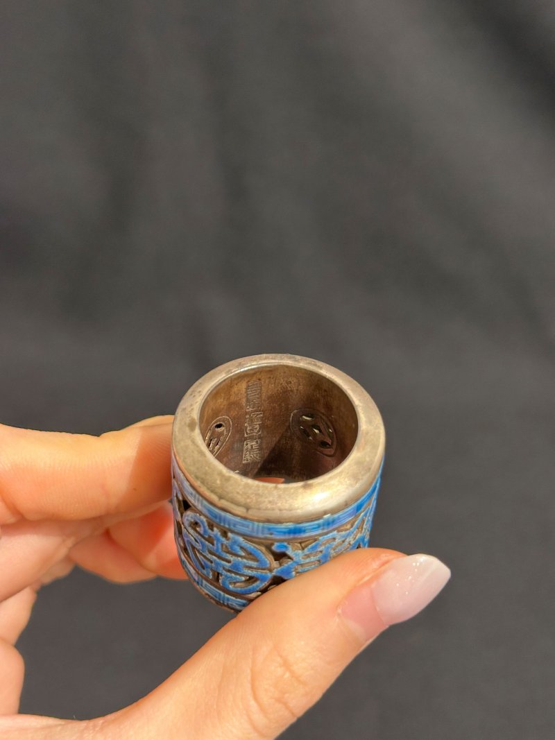 晚清 銀胎燒藍扳指、聯體藥瓶二件 （扳指）及盒 | A SILVER AND ENAMEL ARCHER'S RING AND MEDICINE BOTTLE - 图4