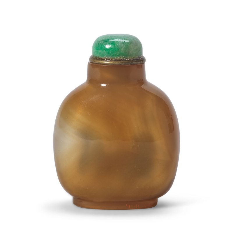 清 一七八零至一八五零年 瑪瑙雕獅犬喜鵲圖鼻烟壺 | A SHADOW AGATE 'PEKINGESE AND MAGPIE' SNUFF BOTTLE - 图2