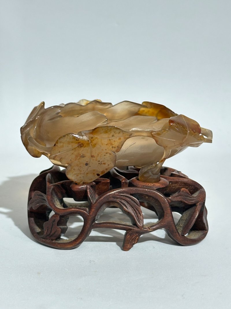 十九/二十世紀 瑪瑙花卉形洗 及座 | AN AGATE 'FLORAL' WASHER - 图11