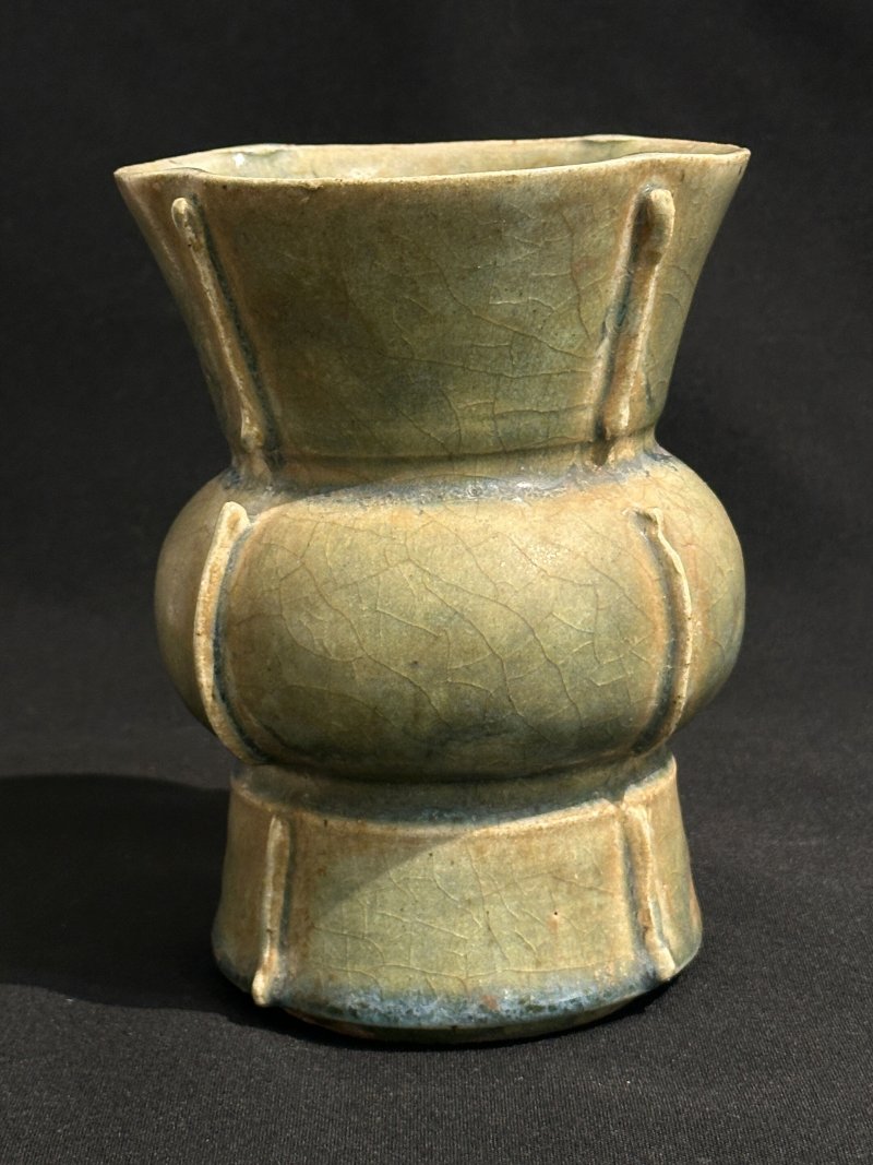 （或）明 鈞式青綠釉尊 及座 | A JUN-TYPE GREEN-GLAZED WINE VESSEL, ZUN - 图4