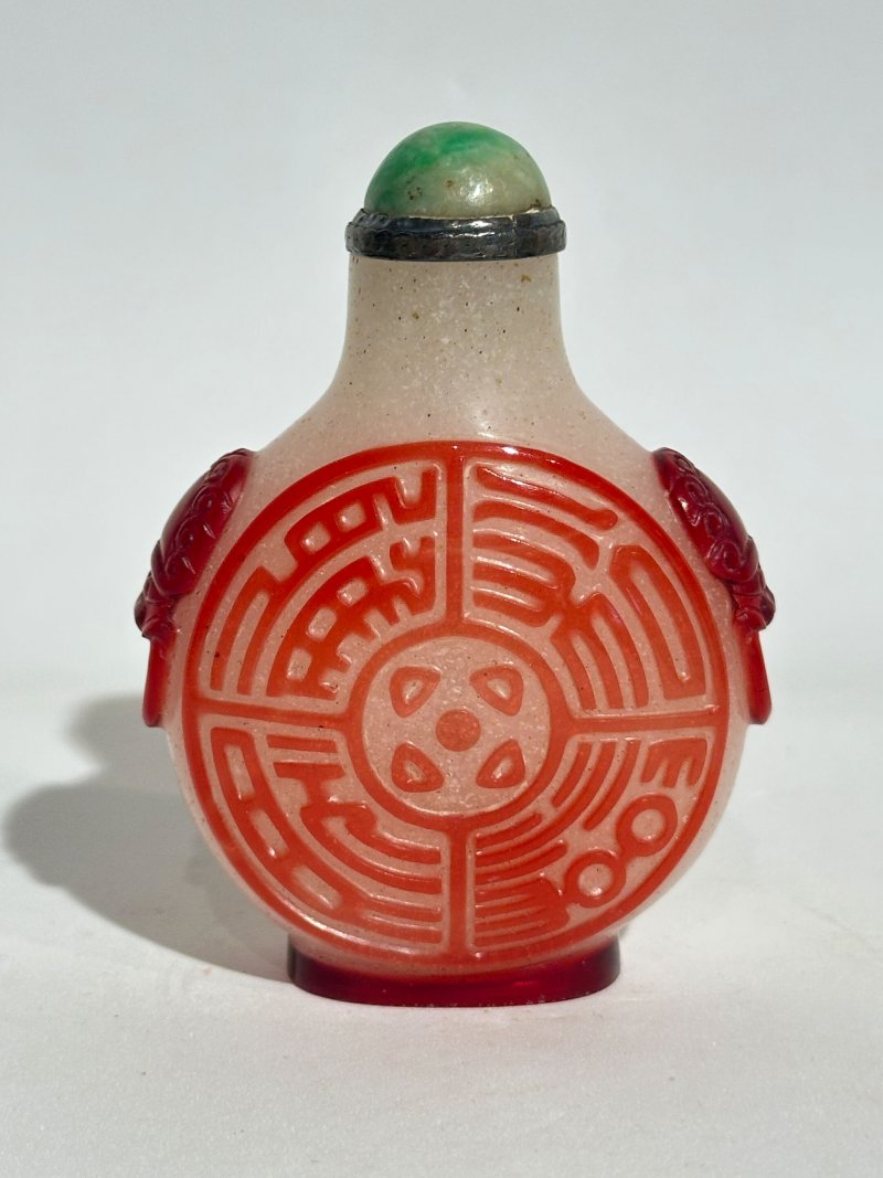 十九/二十世紀 霏雪地套紅玻璃鼻煙壺四件 | FOUR RED OVERLAY GLASS SNUFF BOTTLES - 图8
