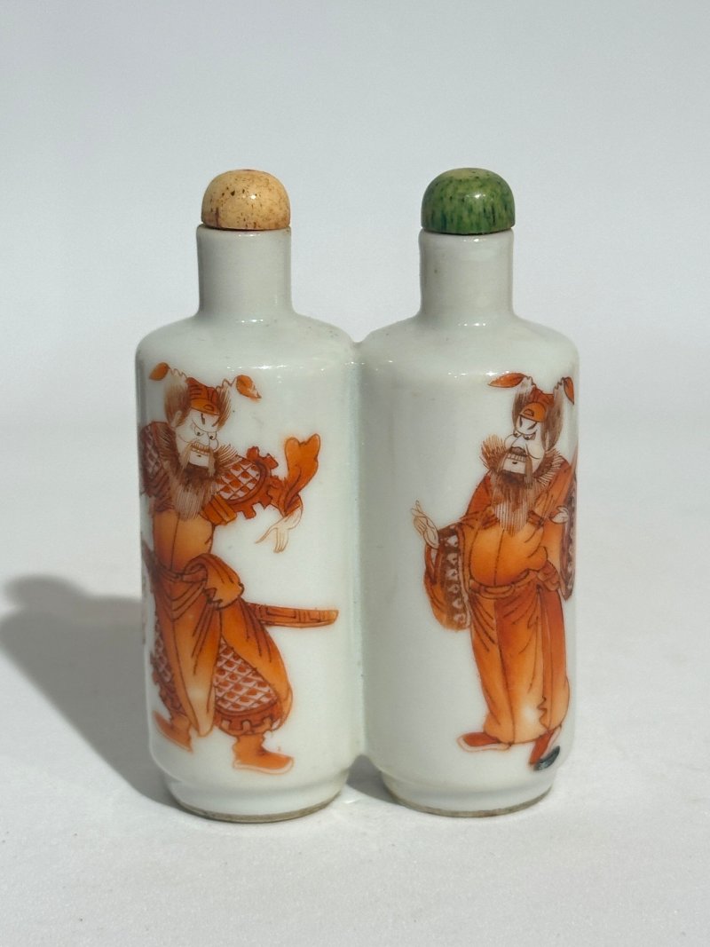 晚清至民國 瓷鼻煙壺四件 （藍）⌈乾隆年製⌋礬紅篆書款 | FOUR CERAMIC SNUFF BOTTLES - 图16