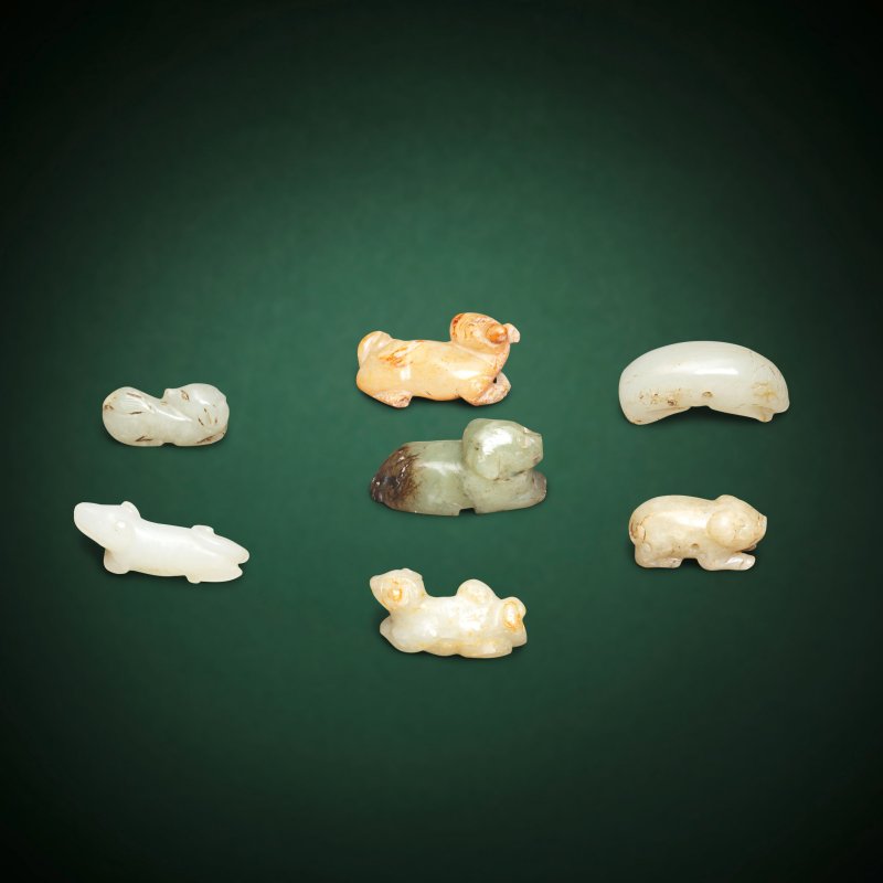 明及更晚 玉雕犬及豬一組七件 | A GROUP OF SEVEN CARVINGS OF DOGS AND PIGS - 图2