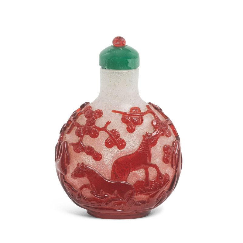 十八/十九世紀 雪霏地套紅料鼻烟壺 | A RED OVERLAY GLASS SNUFF BOTTLE