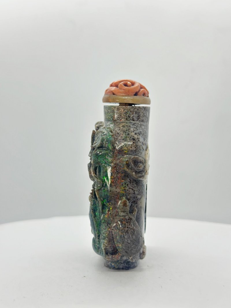 二十世紀 澳寶龍紋鼻煙壺、珊瑚蓋 | A BOULDER OPAL 'DRAGON' SNUFF BOTTLE - 图6