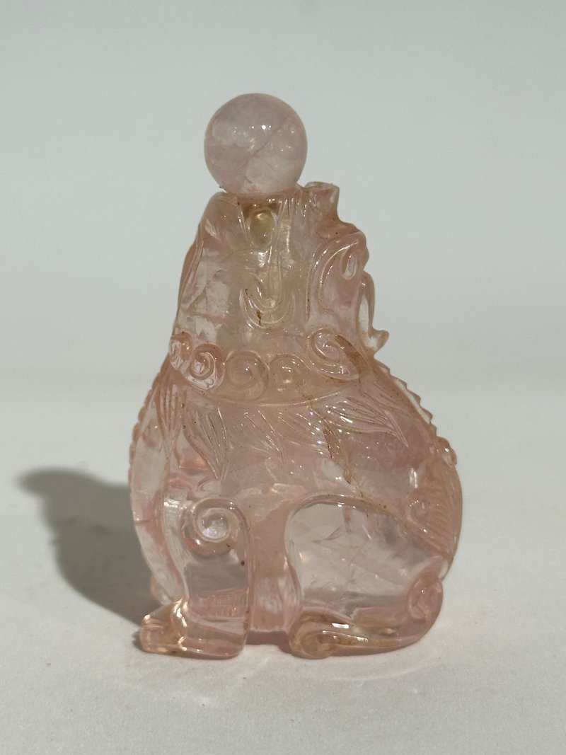 晚清 粉晶⌈麒麟⌋鼻煙壺 | A ROSE QUARTZ 'QILIN' SNUFF BOTTLE - 图9