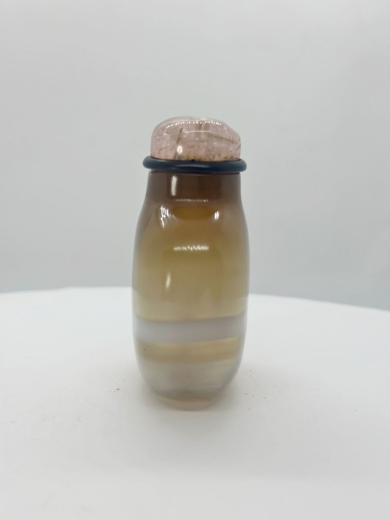 清十八/十九世紀 玉帶瑪瑙鼻煙壺 | A BANDED AGATE SNUFF BOTTLE - 图6