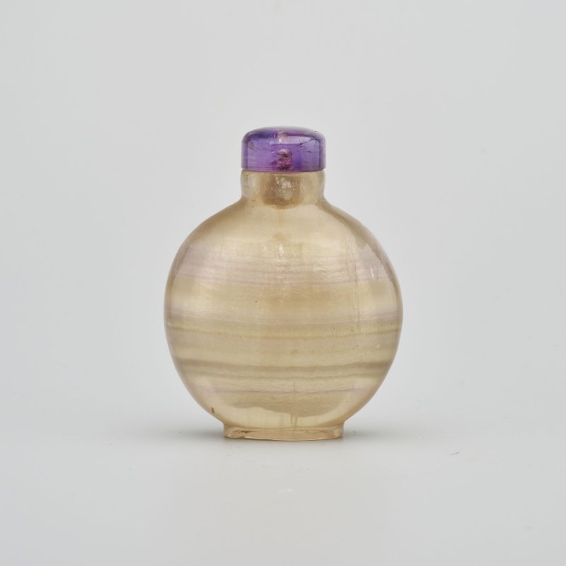 清十九世紀 條紋紫水晶鼻煙壺、紫水晶蓋 | A BANDED AMETHYST SNUFF BOTTLE - 图1