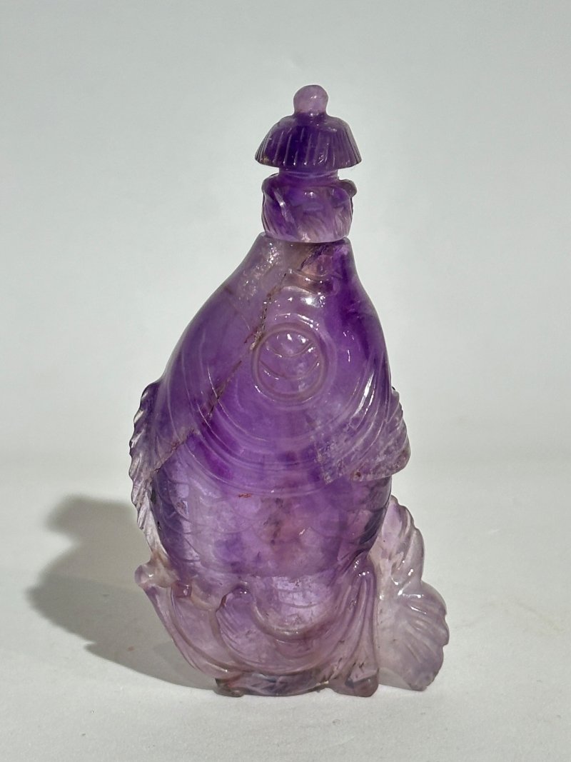 十九/二十世紀 瑪瑙、紫水晶鼻煙壺三件 | A CARNELIAN AND TWO AMETHYST SNUFF BOTTLES - 图3