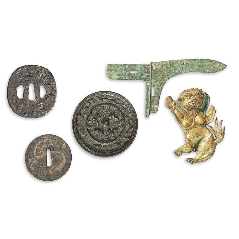 中國及日本 東周及更晚 銅、鉄及銅鎏金雜項一組 | A COLLECTION OF BRONZE, IRON AND COPPER ALLOY ITEMS - 图1