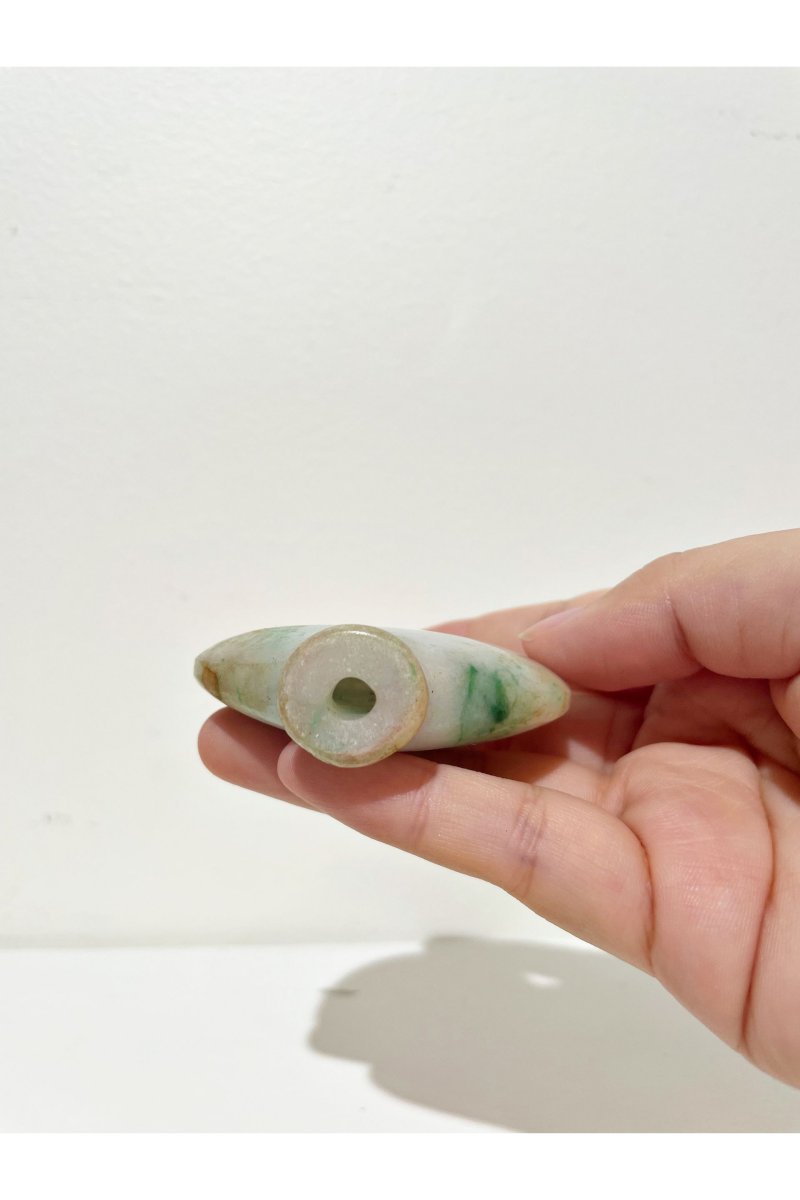 晚清 翡翠鼻烟壺及烟碟 | A JADEITE SNUFF BOTTLE AND A SNUFF DISH - 图3