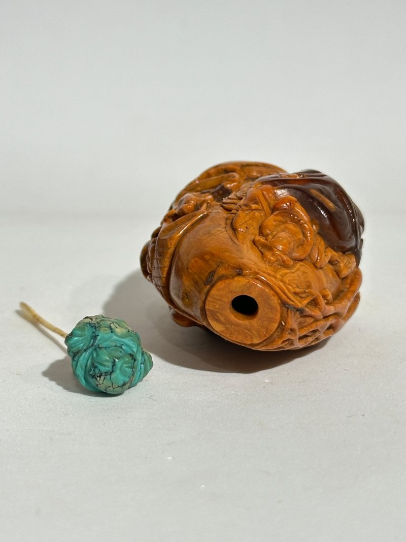 1760-1880 琥珀人物大師根珀人物紋鼻煙壺 及盒 | A ROOT AMBER SNUFF BOTTLE - 图4