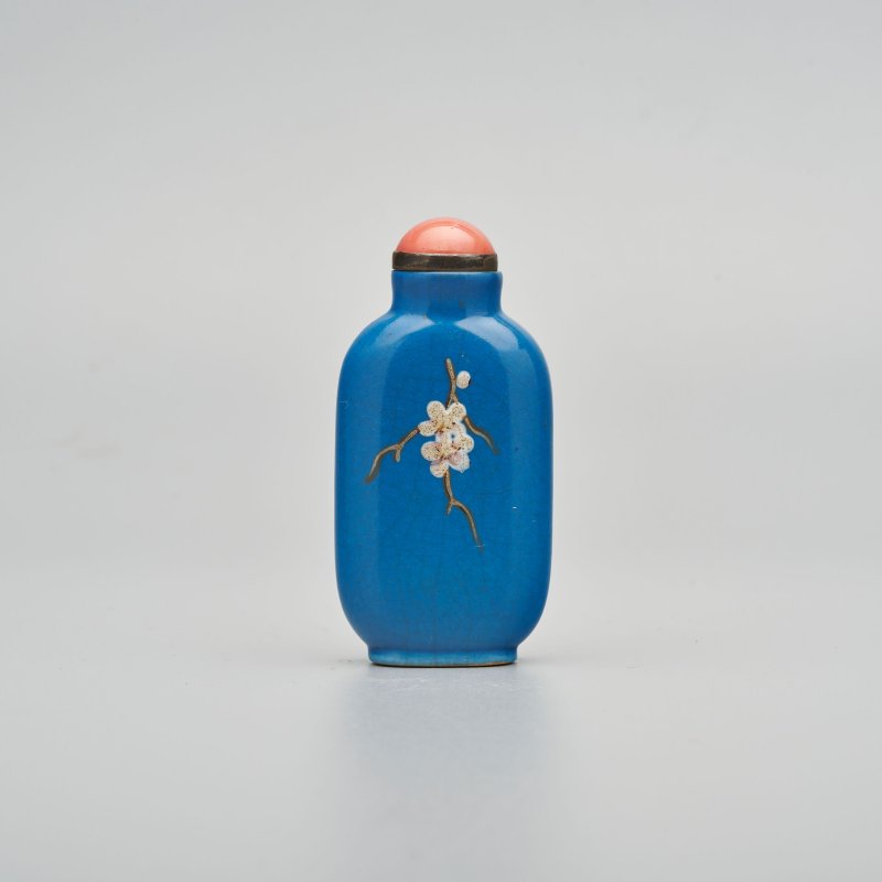 清十九世紀 藍地粉彩宜興⌈喜上眉梢⌋鼻煙壺 | AN ENAMELLED YIXING 'MAGPIE AND PRUNUS' SNUFF BOTTLE - 图13