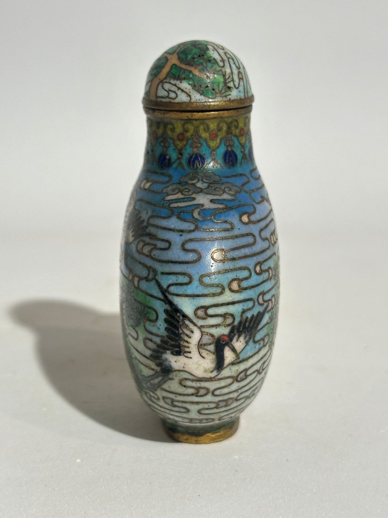 十九/二十世紀 銅胎琺瑯鼻煙壺七件 （博古）⌈乾隆年製⌋款 | SEVEN CLOISONNE ENAMEL SNUFF BOTTLES - 图19