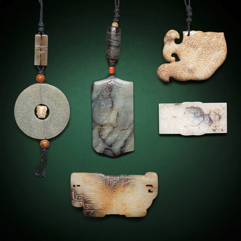 明/清及更晚 仿古玉雕一組五件 | A GROUP OF FIVE ARCHAISTIC JADE PLAQUES
