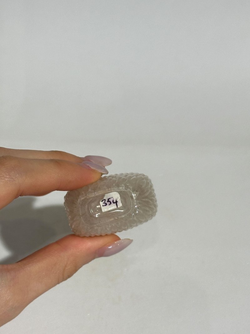 清十九世紀 水晶鼻煙壺二件 | TWO ROCK CRYSTAL SNUFF BOTTLES - 图4