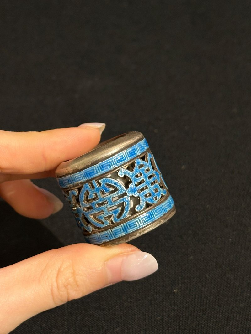 晚清 銀胎燒藍扳指、聯體藥瓶二件 （扳指）及盒 | A SILVER AND ENAMEL ARCHER'S RING AND MEDICINE BOTTLE - 图5