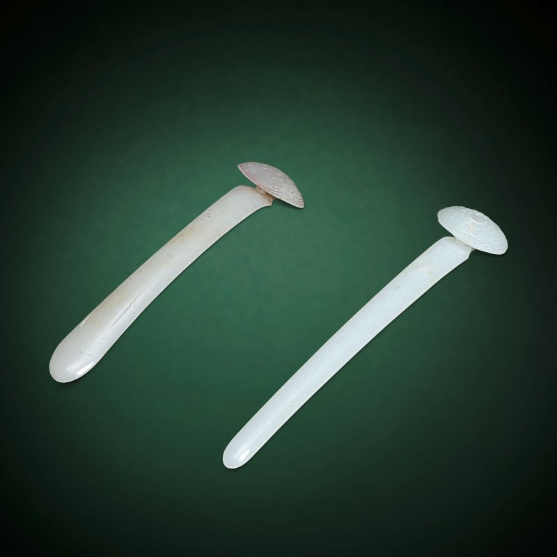 清 白玉雕髮簪兩件 | TWO WHITE JADE HAIRPINS - 图3