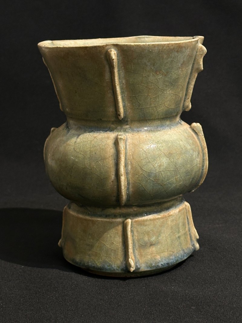 （或）明 鈞式青綠釉尊 及座 | A JUN-TYPE GREEN-GLAZED WINE VESSEL, ZUN - 图5