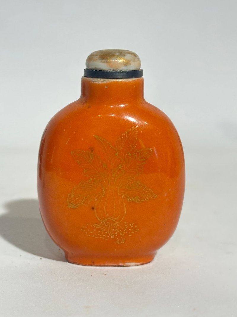 晚清至民國 瓷鼻煙壺四件 （藍）⌈乾隆年製⌋礬紅篆書款 | FOUR CERAMIC SNUFF BOTTLES - 图24