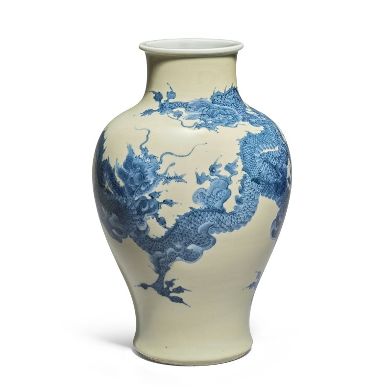 真葛香山 青花龍紋瓶 | A BLUE AND WHITE 'DRAGON' VASE